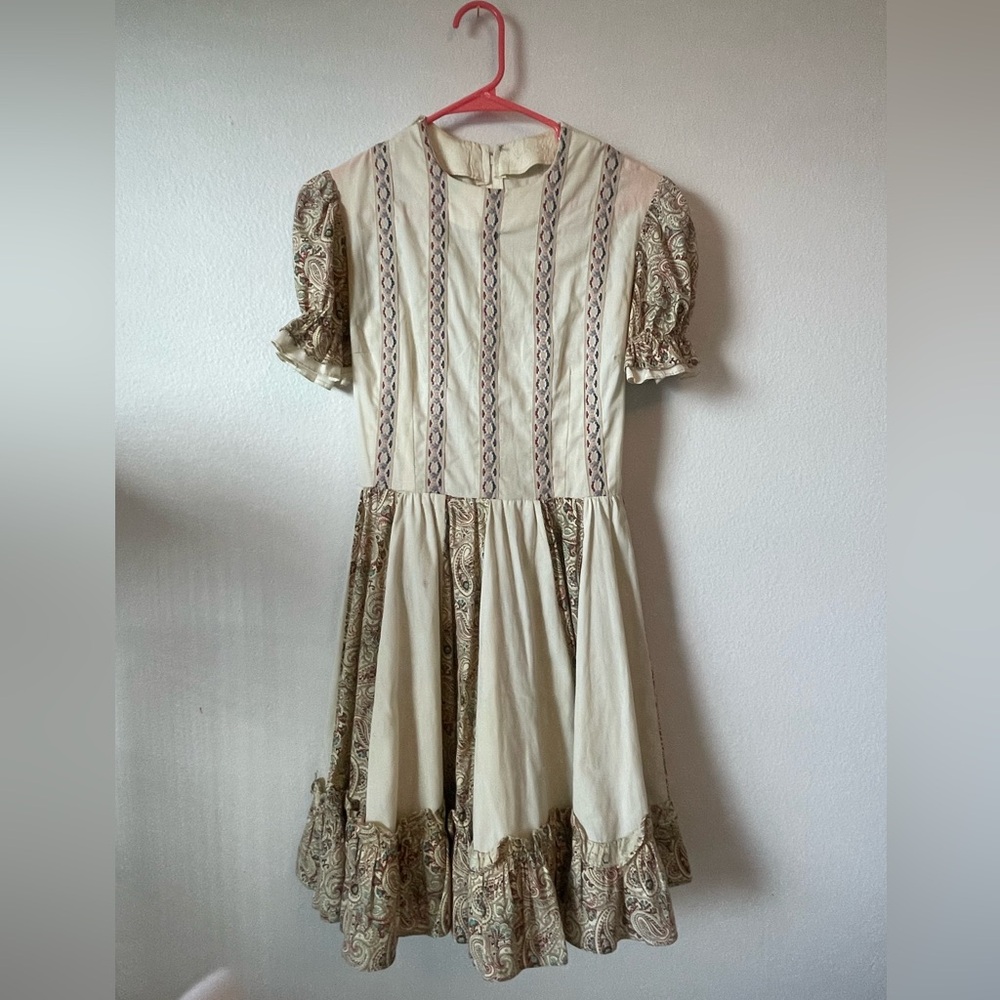 Cream Paisley Trim Short Sleeve Dress